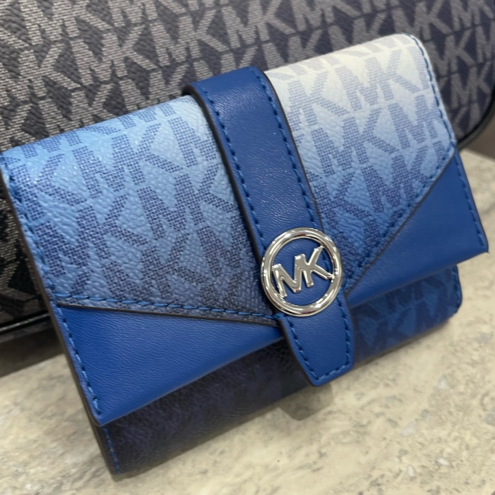 MICHAEL KORS Greenwich Med Ombré Signature Logo Tri-Fold Wallet
Galaxy Blue 
NWT